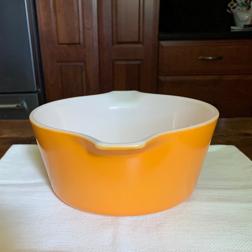 Vintage Pyrex Daisy Orange Casserole Bowl - 474-B - 1 1/2 Qt. - Picture 4 of 12